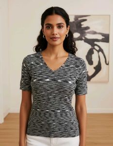 Chic V-Neck Patterned T-Shirt
