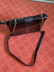 Chic Snake Print Shoulder Bag