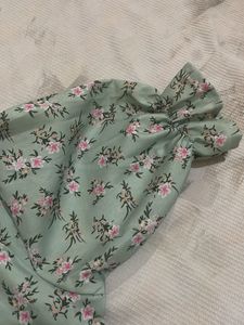 PRETTY PUFFED SLEEVES TOP FOR WOMEN - PISTA GREEN