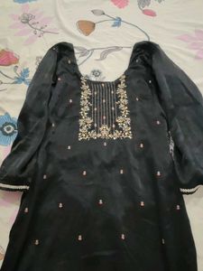 Elegant Black Embroidered Kurta