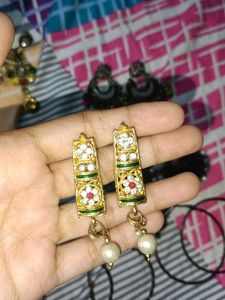 set of 4 earings only in 88