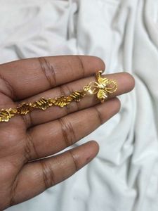 Elegant Gold-Toned Hand hath panja kai sitti