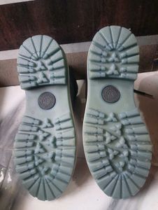 woodland Boots for men ( size 9)