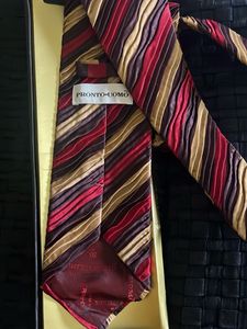 Men’s silk tie beautifully crafted