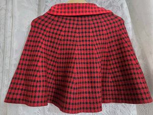 Chic Red &amp; Black Plaid Capelet