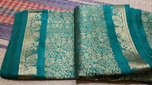 🚨 Urgent Sale🚨Green Silk Saree with Gold Border