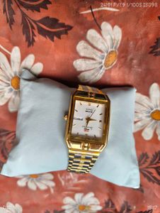Elegant Gold Tone Square Watch