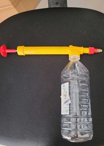 Hand pressure sprayer with adjustable nozzle