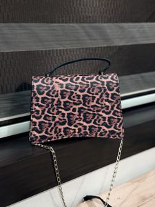 Chic Leopard Print Handbag