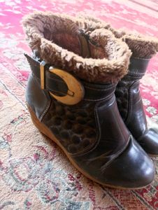 Stylish Wedge Boots with Fur Trim