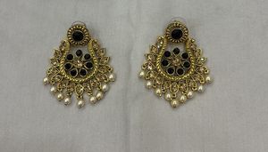 Exquisite Black & Pearl Dangle Earrings