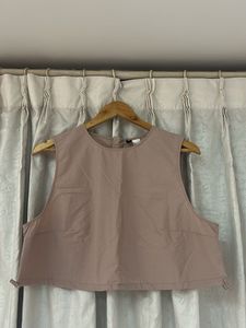 H&amp;M Sleeveless Cropped Top
