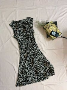 Chic Leopard Print Ruched Dress
