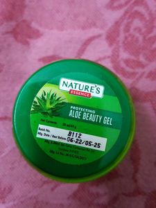 NATURE'S ESSENCE