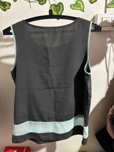 Stylish Sleeveless Grey Top