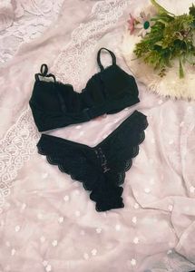 Hunkemoller Black Lace Padded Bra with brief 👍