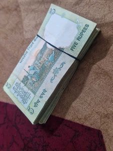 10p pcs Bundle of 5 Rupee Notes