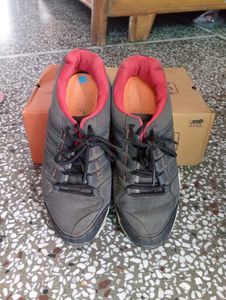 Men's Grey & Red Athletic Shoes