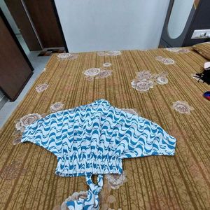 Blue &amp; White Wave Print Cropped Shirt