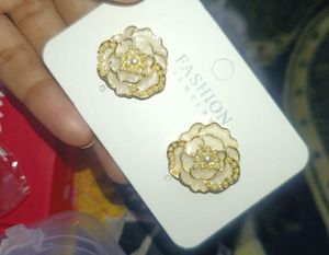 Elegant Flower Pearl Earrings