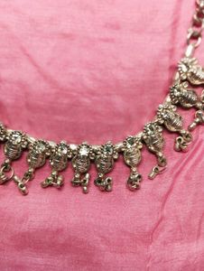 Stone-Studded Fish Design Choker