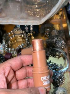 Zudio Cheeky Shine Highlighter Stick