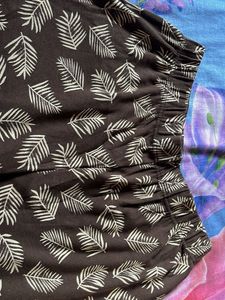 Cute Leaf Print Shorts