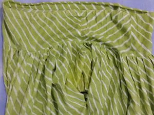 Green Tie-Dye Kurta with Embellished Neck