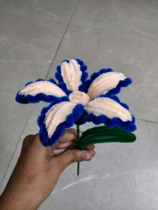 Blue &amp; Beige Pipecleaner Flower