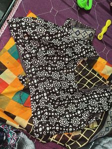 Vibrant Chequered Saree with Floral Motifs