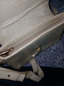 Chic Croc-Embossed Crossbody Bag