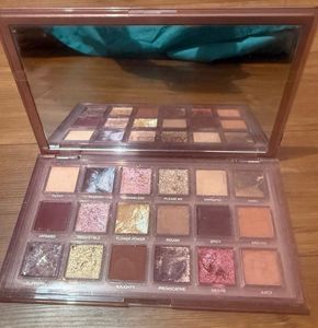 Huda Beauty Naughty Nude Eyeshadow Palette