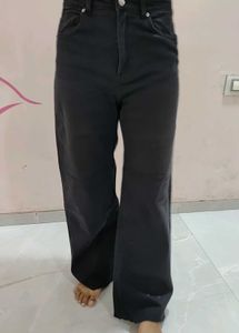 Black straight jean
