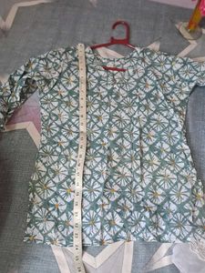 Stylish Women's Kurtis (Set of 2)