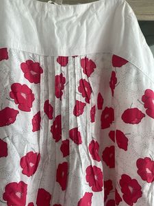 Sleeveless Red and white dress