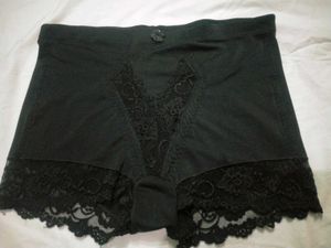 🖤Black Lace Trim Shapewear Shorts