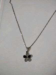 215.Flower Pendant Necklace