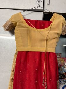 🔥SALE🔥Elegant Red &amp; Cream Embroidered Saree