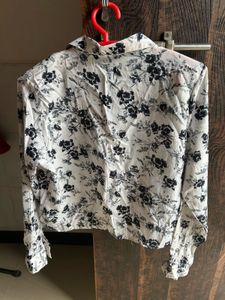 Chic Floral Print Button-Up Blouse