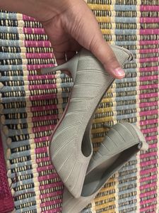 Stylish Grey Knit Pointed Heels
