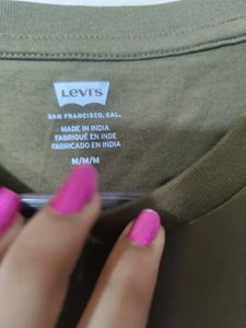 Levi's Men's Casual Tshirt.  Like New.