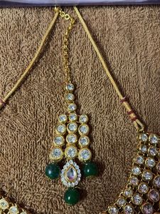 Stunning Emerald &amp; Crystal Necklace Set