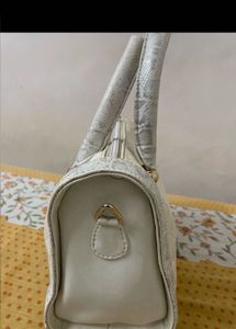 Elegant White Quilted Handbag
