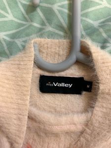 Turtle-neck beige woollen sweater T-shirt