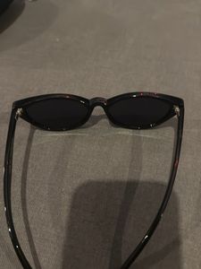 Chic Black Cat-Eye Sunglasses