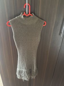 Sleeveless Knitted Tunic with Fringe