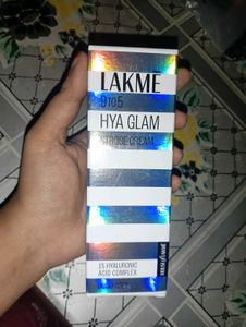 Lakme 9 to 5 Hya Glam Strobe Cream