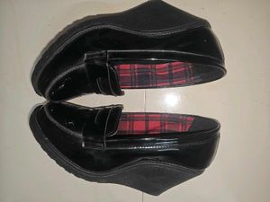 Black Loafers + free pair of jeans n tee