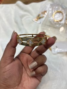 Elegant Clover Design Bangle