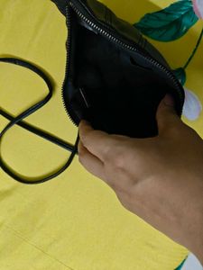 Black classy chic sling bag